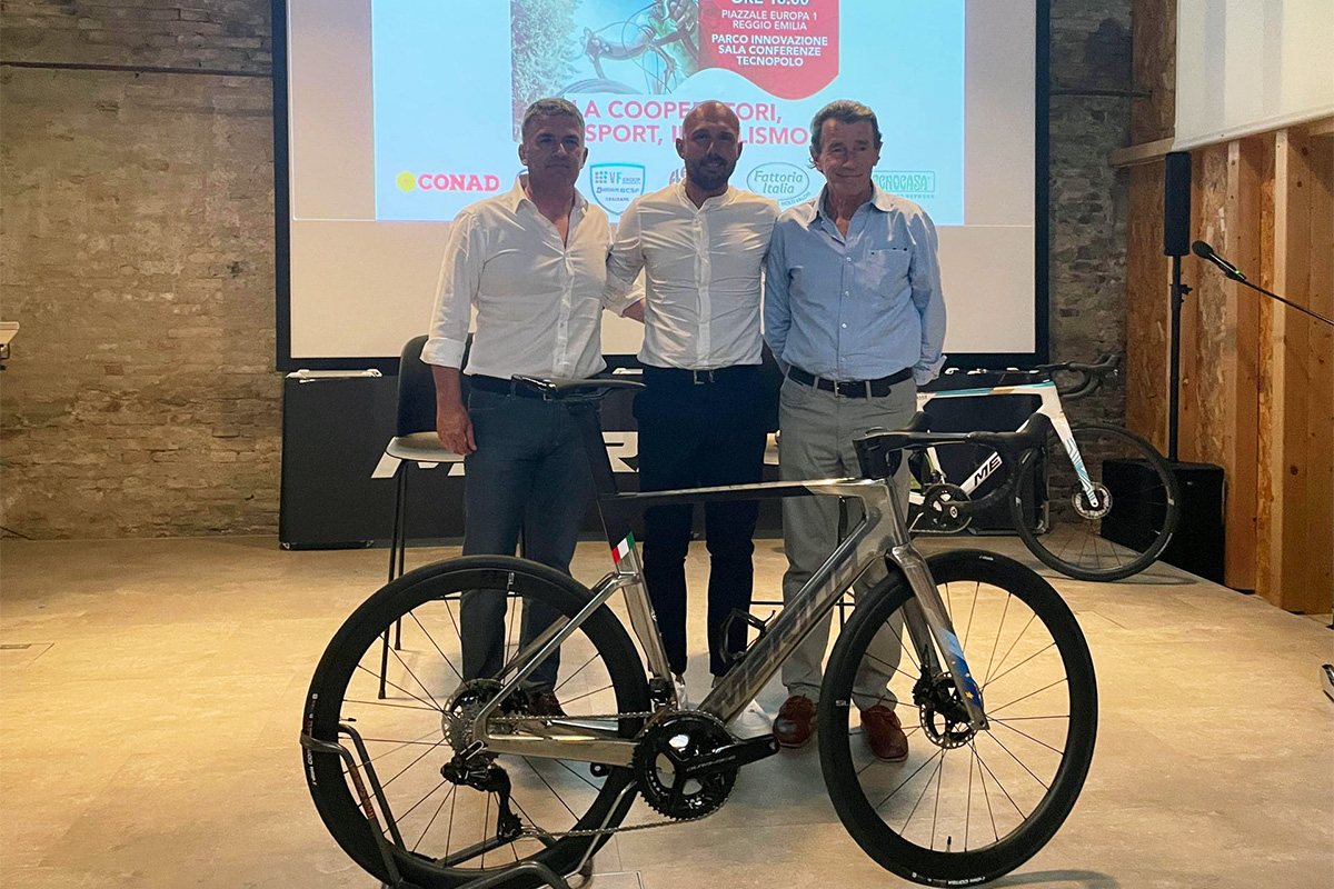 Paolo Fornaciari, Sonny Colbrelli, Paolo Pé, alla presentazione della Granfondo Matildica Merida