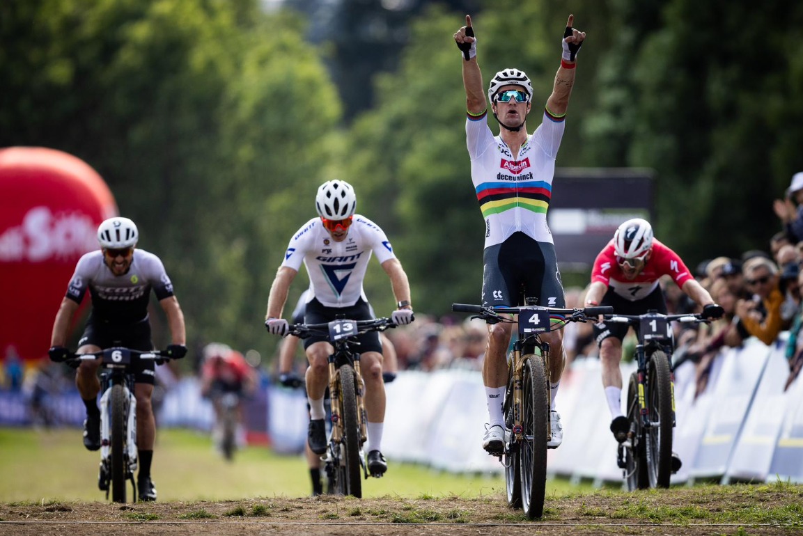 Samuel Gaze vince lo short track in Val di Sole - credit UCI Mountain Bike World Series Michal Cerveny