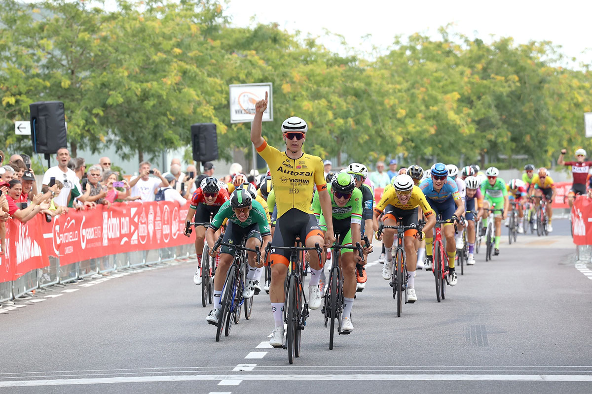 Alessio Magagnotti vince a Teolo l'ultima tappa del Giro del Veneto Juniores 2024 - credit Photors.it