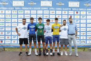Le maglie della 3 giorni fiumane dopo la cronosquadre di Bannia vinta dalla Borgo Molino Vigna Fiorita - credit Photors.it