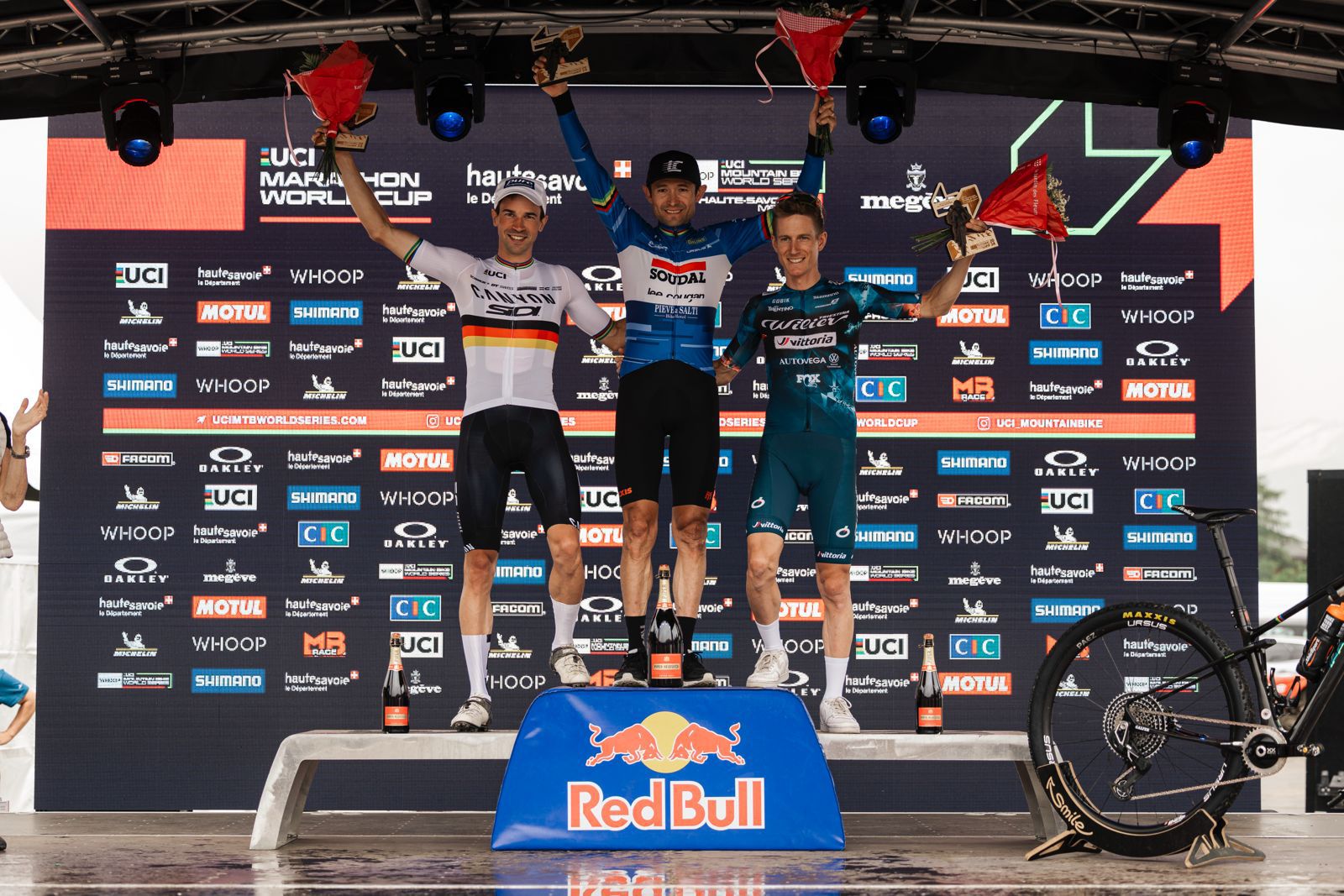 Samuele Porro sul podio di Megève, seconda prova della Coppa del Mondo Marathon 2024 - credit Innes Graham