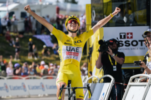 Pogacar vince in maglia gialla - © A.S.O. / Charly Lopez