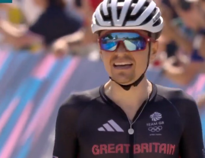 Thomas Pidcock vince l'Olimpiade XCO di Parigi 2024