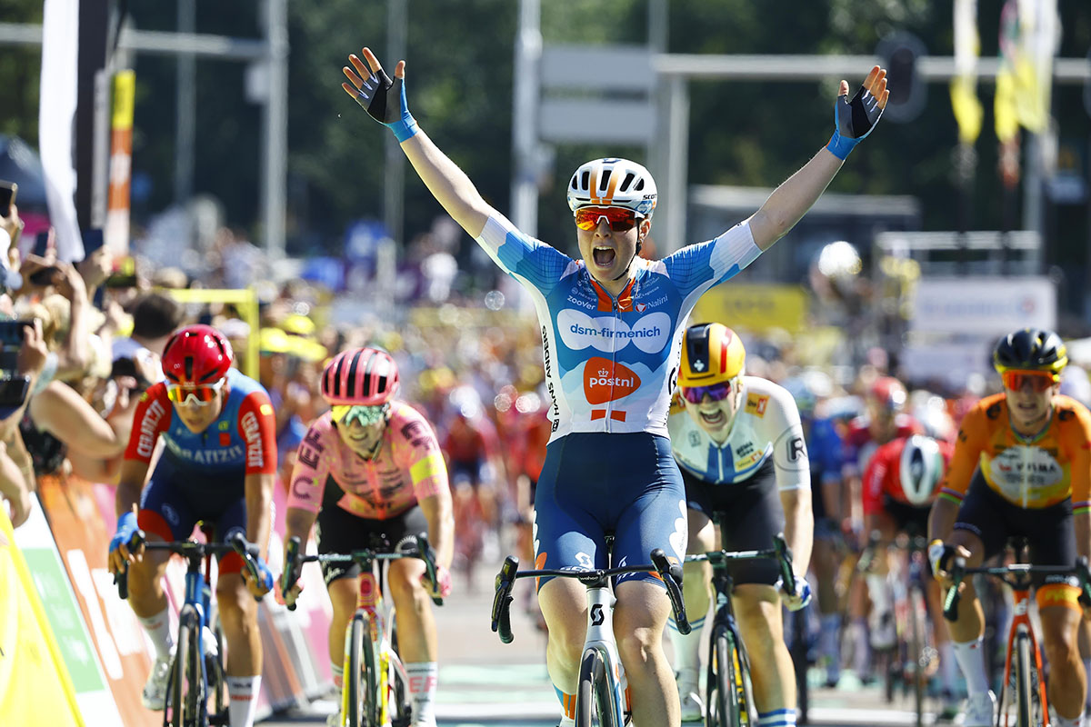 Charlotte Kool vince la prima tappa del Tour de France Femmes 2024 ed è la prima maglia gialla - credit Rafa Gomez/SCA/Cor Vos © 2024