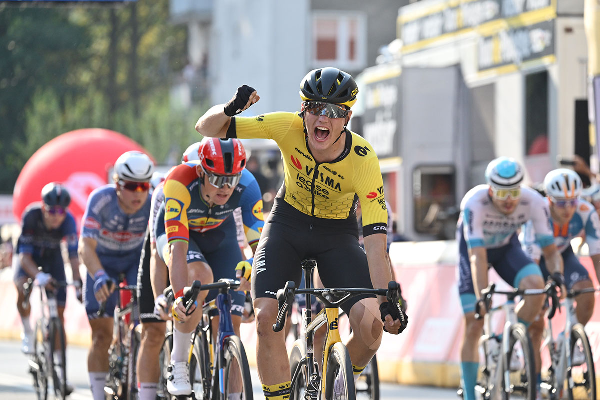 La prima volata del Tour de Pologne premia Olav Kooji