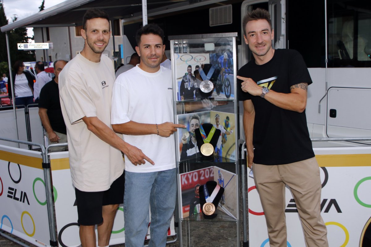 Elia Viviani regalerà al suo comune di nascita, Vallese, una coppia delle tre medaglie olimpiche - Credit Photobicicailotto