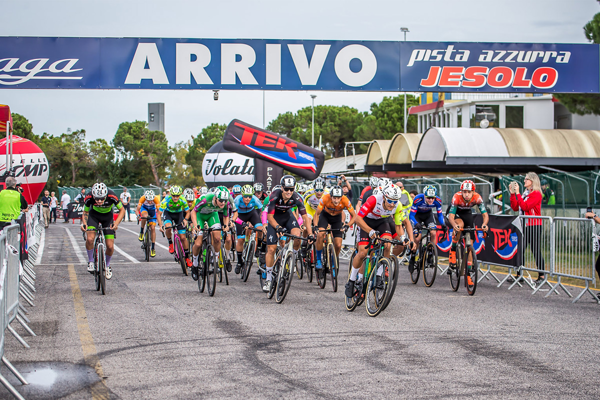 GP Ciclocross Città di Jesolo - partenza categoria Open 2023 - credit Alessandro Billiani