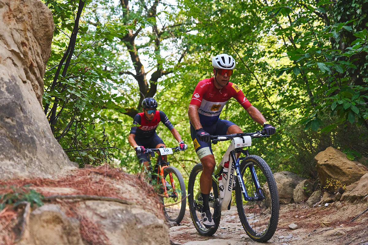 Hans Becking e Luca Cacchi in azione nella prima tappa dell'Appenninica Mtb Stage Race 2024 - Credit The Outdoor Lab