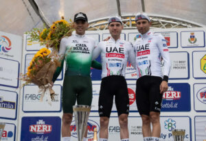 Marc Hirschi e Diego Ulissi sul podio di Larciano