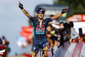 Primoz Roglic vince la 19esima tappa della Vuelta a Espana 2024 - Unipublic_Sprint Cycling Agency