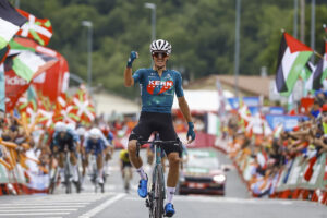 Urko Berrade vince la 18esima tappa della Vuelta a Espana -Unipublic_Sprint_Cycling_Agency