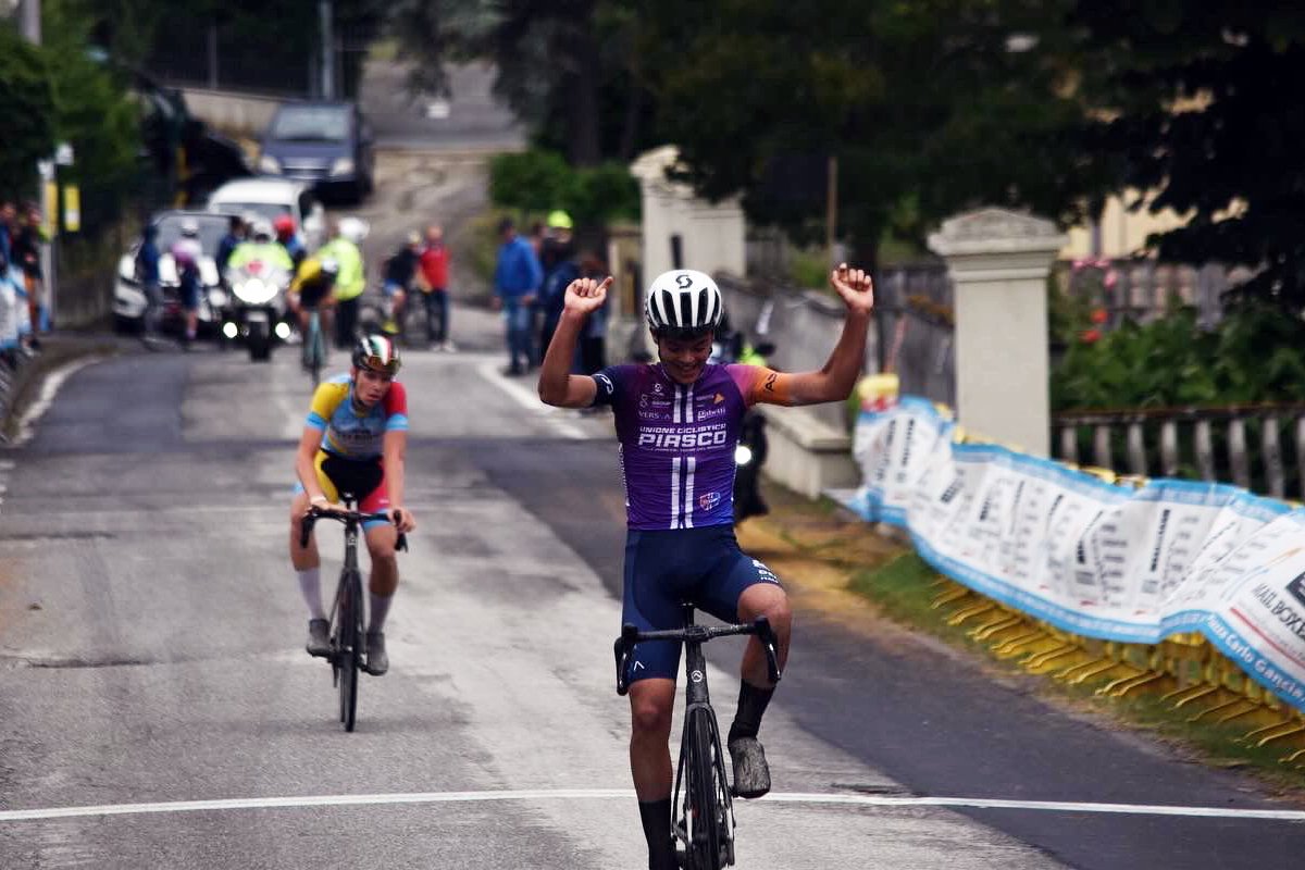 Gabriele Peluso sul traguardo di Isola d'Asti