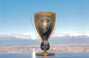 Il trofeo riservato al vincitore del GranPiemonte - credit LaPresse