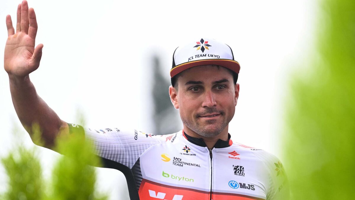 Matteo Malucelli firma con l'Astana Qazaqstan Team - credit Sprint Cycling Agency