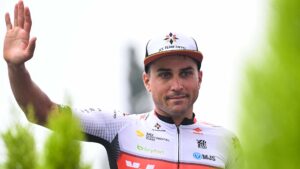 Matteo Malucelli firma con l'Astana Qazaqstan Team - credit Sprint Cycling Agency
