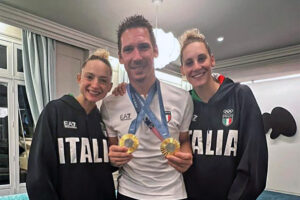 Il tecnico Diego Bragato con Chiara Consonni e Vittoria Guazzini