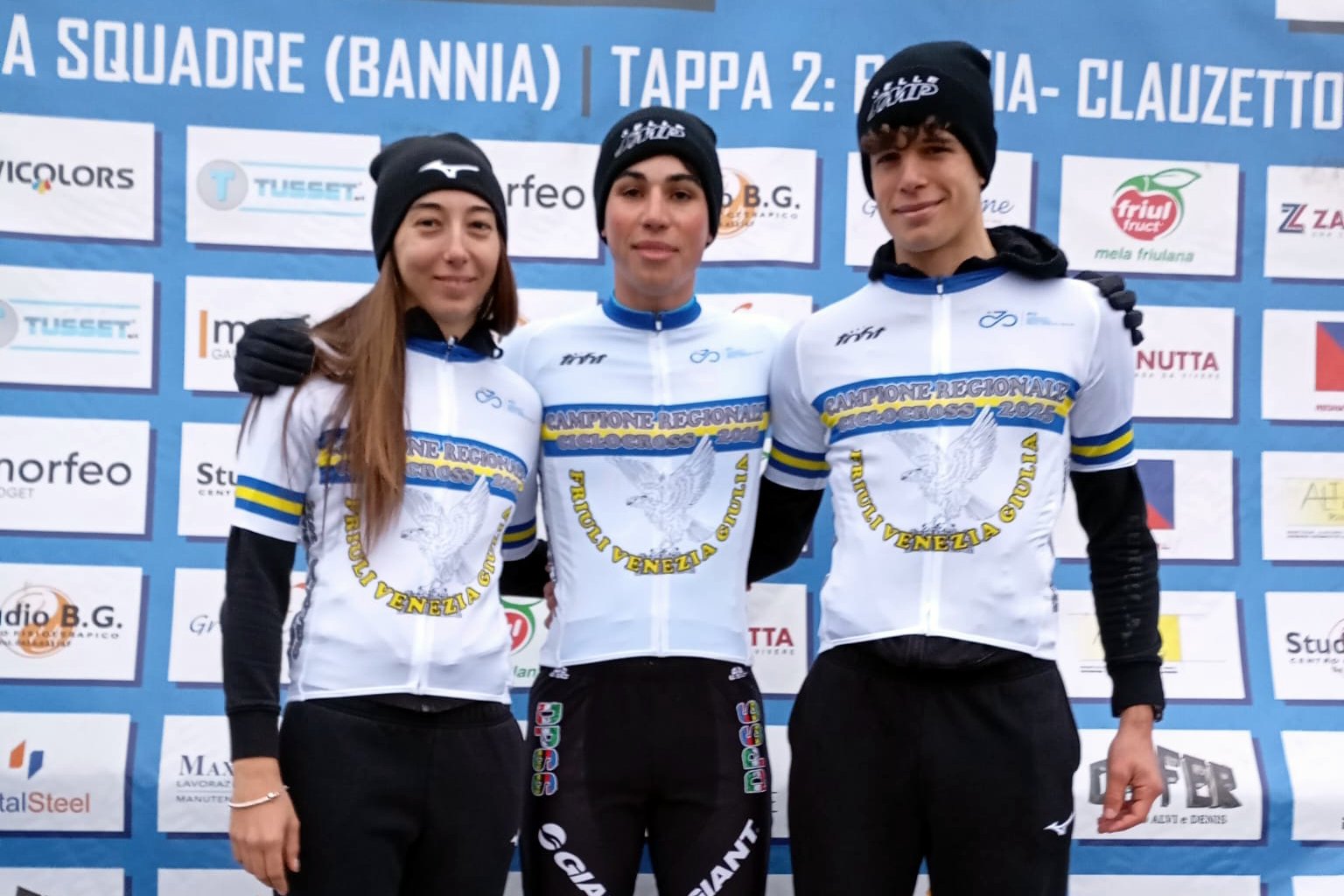 Alice Papo, Tommaso Tabotta ed Ettore Fabbro con la maglia di campioni friulani