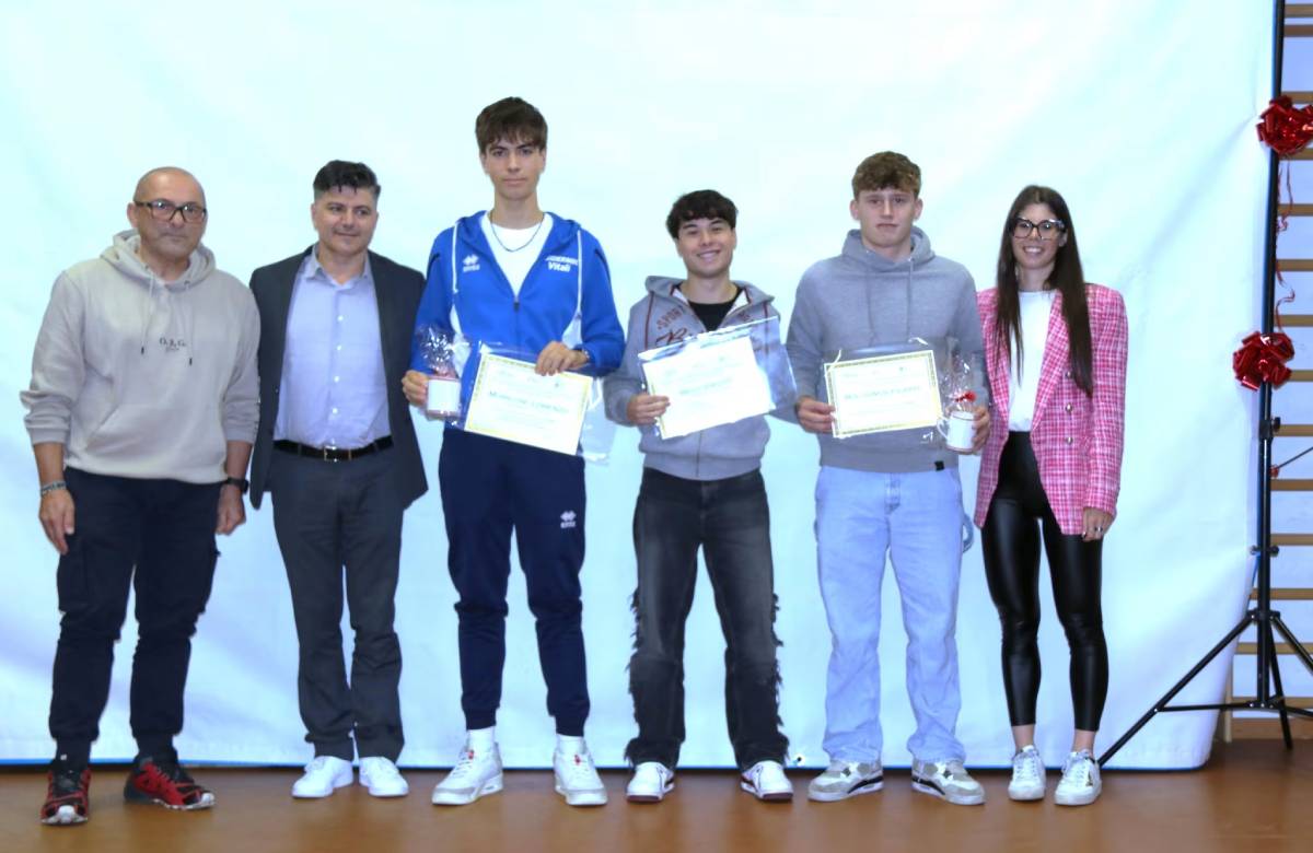 premiazione pistard U19 emiliani al Velodromo Servadei