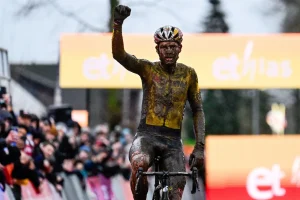 Wout Van Aert conquista una nuova vittoria a Dendermonde - Cor Vos