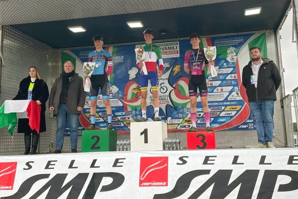 Alessio Borile sul podio degli Italiani ciclocross di Follonica