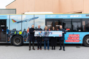 Un bus personalizzato per promuovere la BGY Airport Granfondo