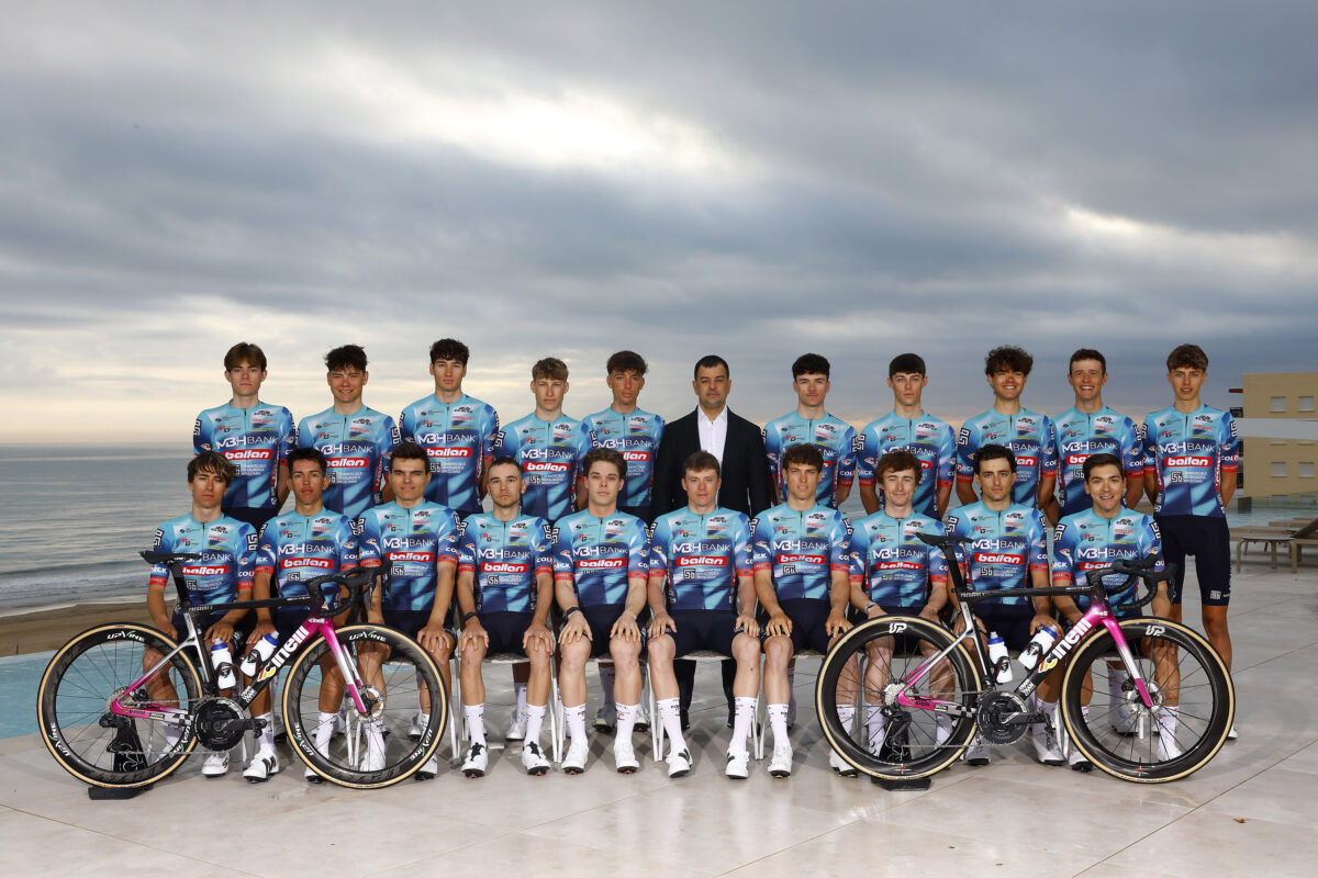 Gabor Deak con la formazione 2025.