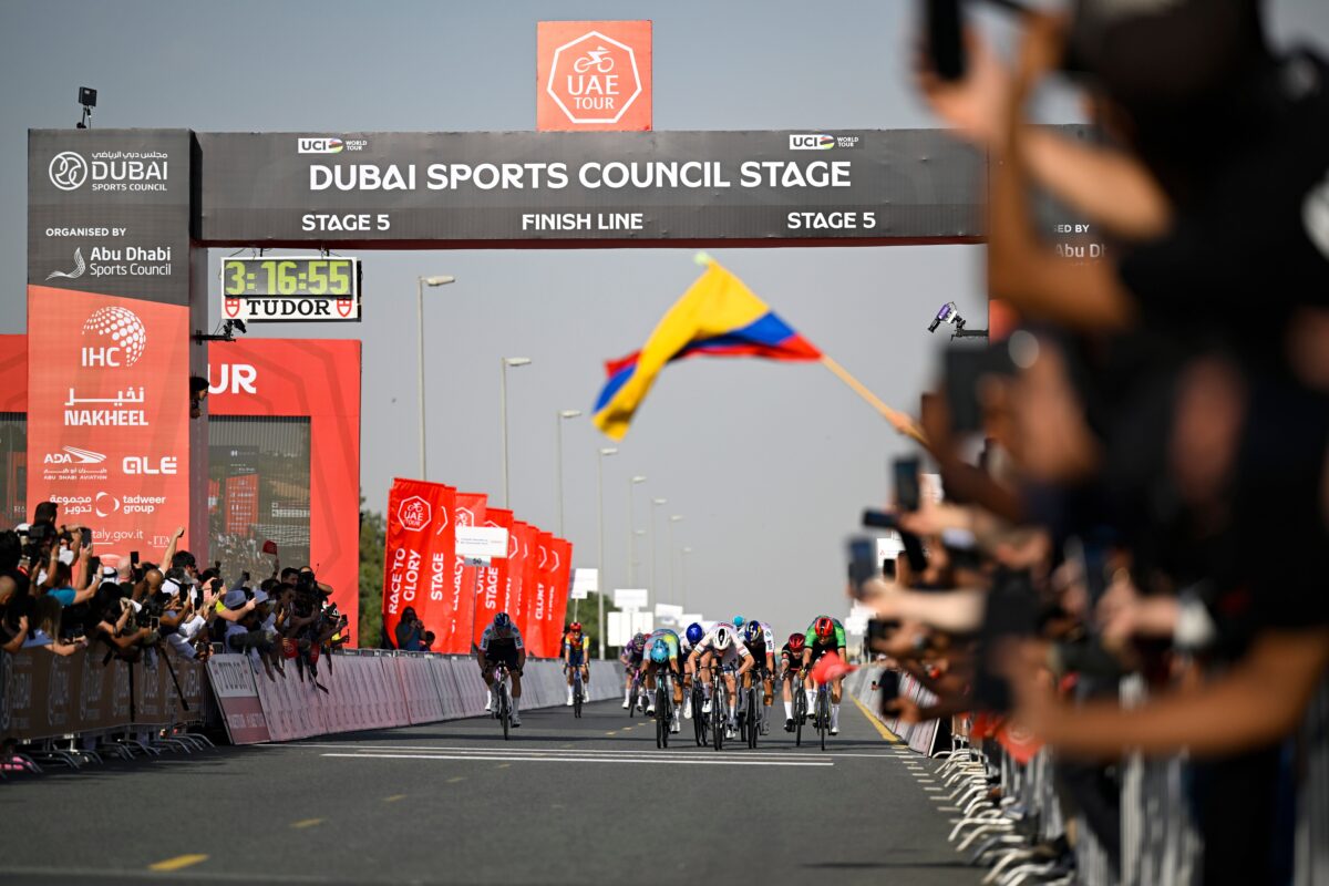 Tim Merlier vince davanti a Matteo Malucelli e Jonathan Milan