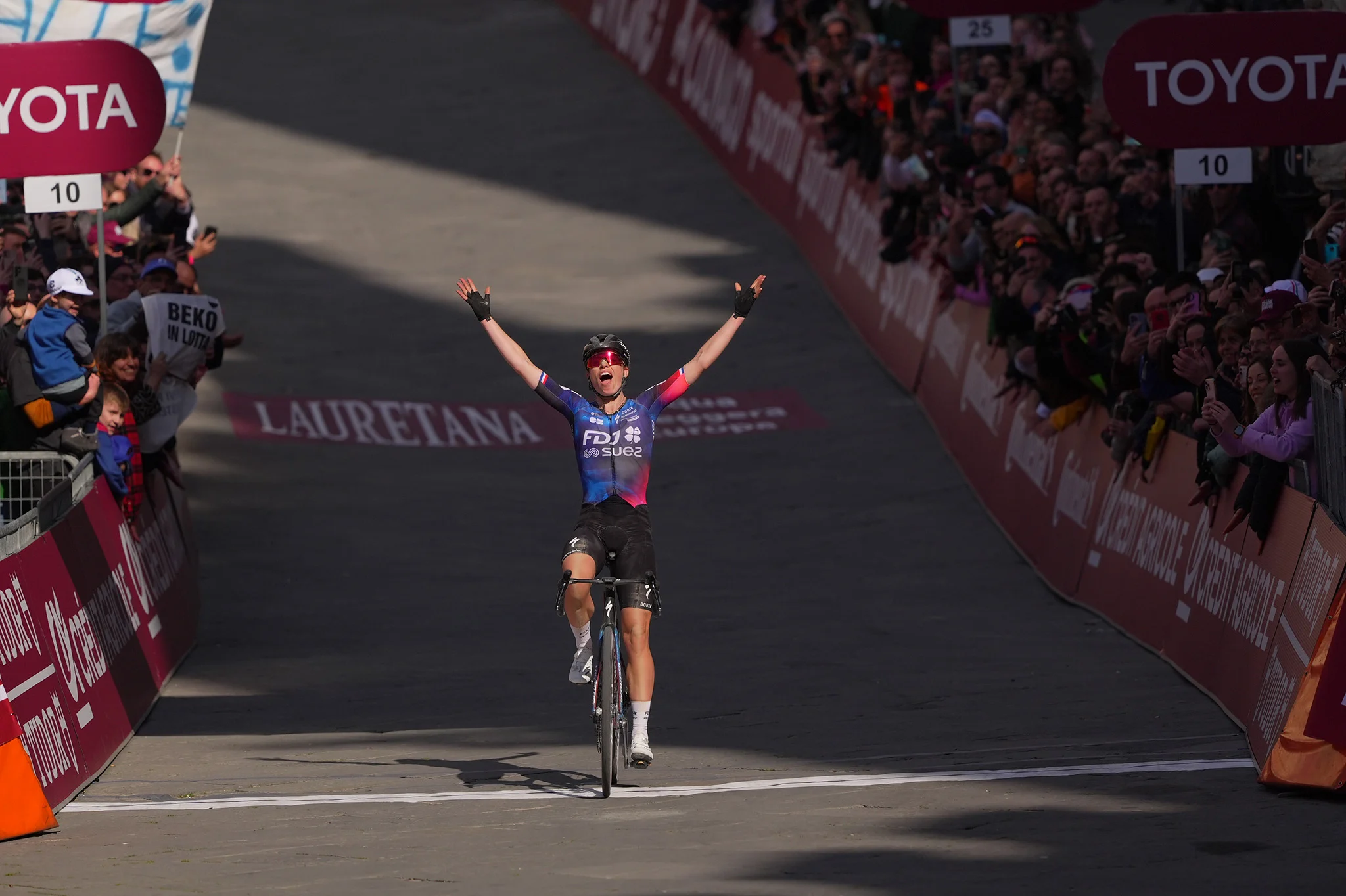 Demi Vollering vince le Strade Bianche Women LaPresse