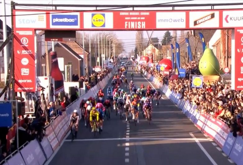 Alla Kuurne-Bruxelles-Kuurne esulta Jasper Philipsen