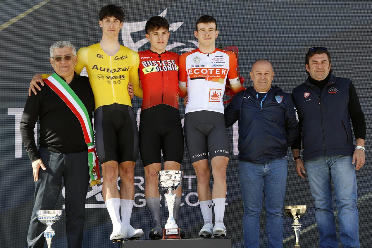 Podio CronoVersilia 2025 (foto Photobicicailotto)