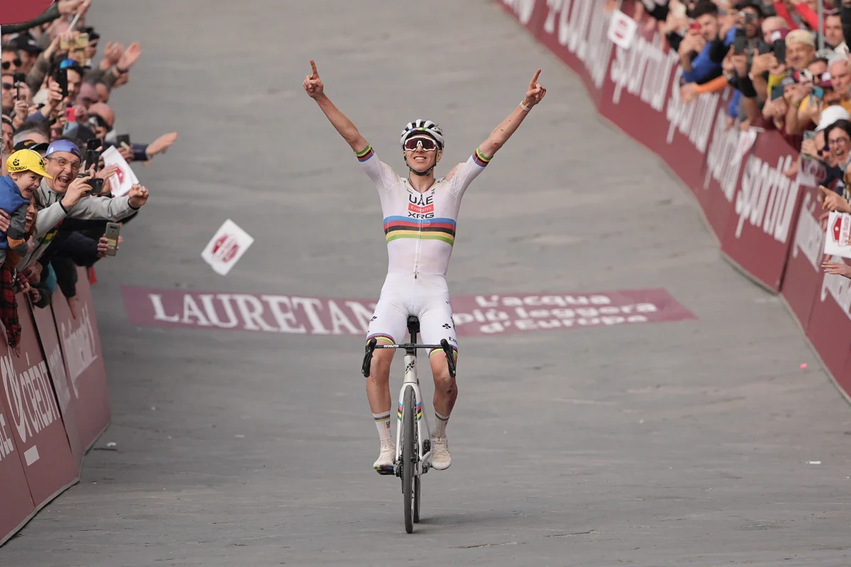 Ennesimo capolavoro di Tadej Pogacar alle Strade Bianche