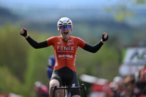 Puck Pieterse conquista la Flèche Wallonne Femmes 2025 (foto ©A.S.O. / Billy Ceusters)