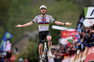 Tadej Pogacar vince la Freccia Vallone 2025 (foto ©A.S.O. / Billy Ceusters)