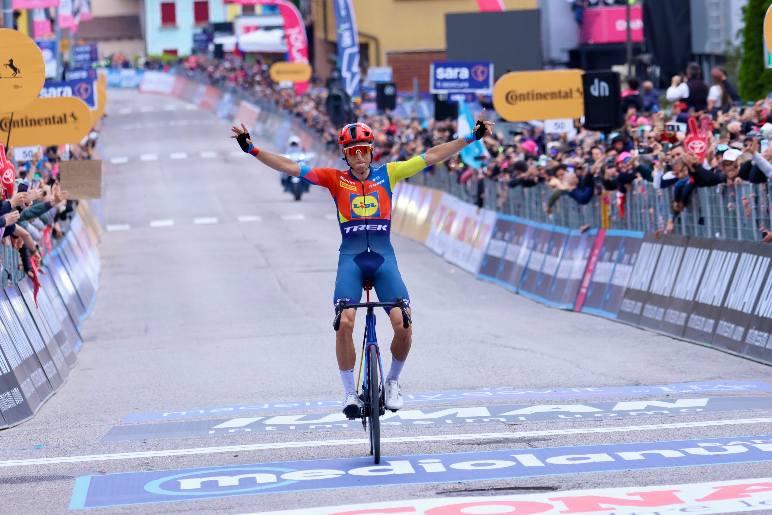Giro d'Italia. Verona vince in fuga. Roglic perde terreno CAILOTTO