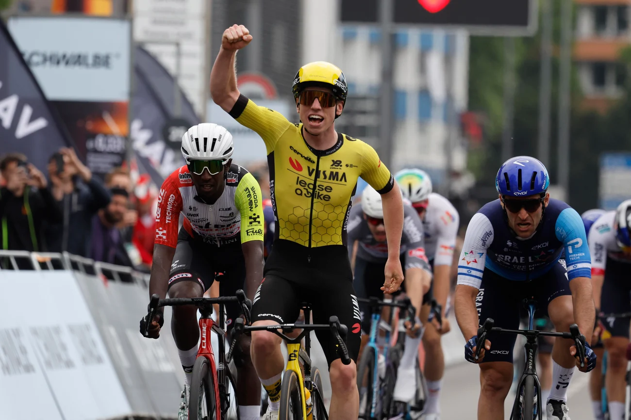 Matthew Brennan conquista la Rund um Köln