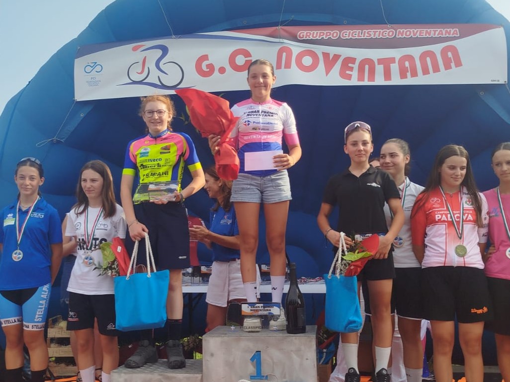 Marta Longo Borghini sul gradino più alto del podio