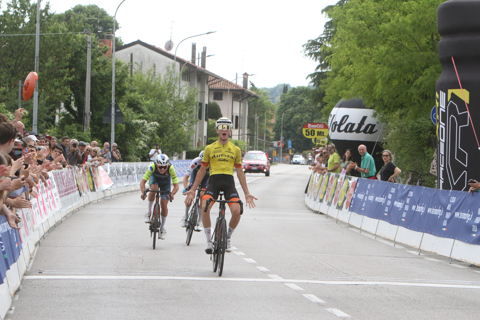 Davide Frigo termina terzo ma conquista la maglia di leader. Tappa vinta da Melsan Idrizi davanti a Mattia Proietti Gagliardoni. fotobolgan