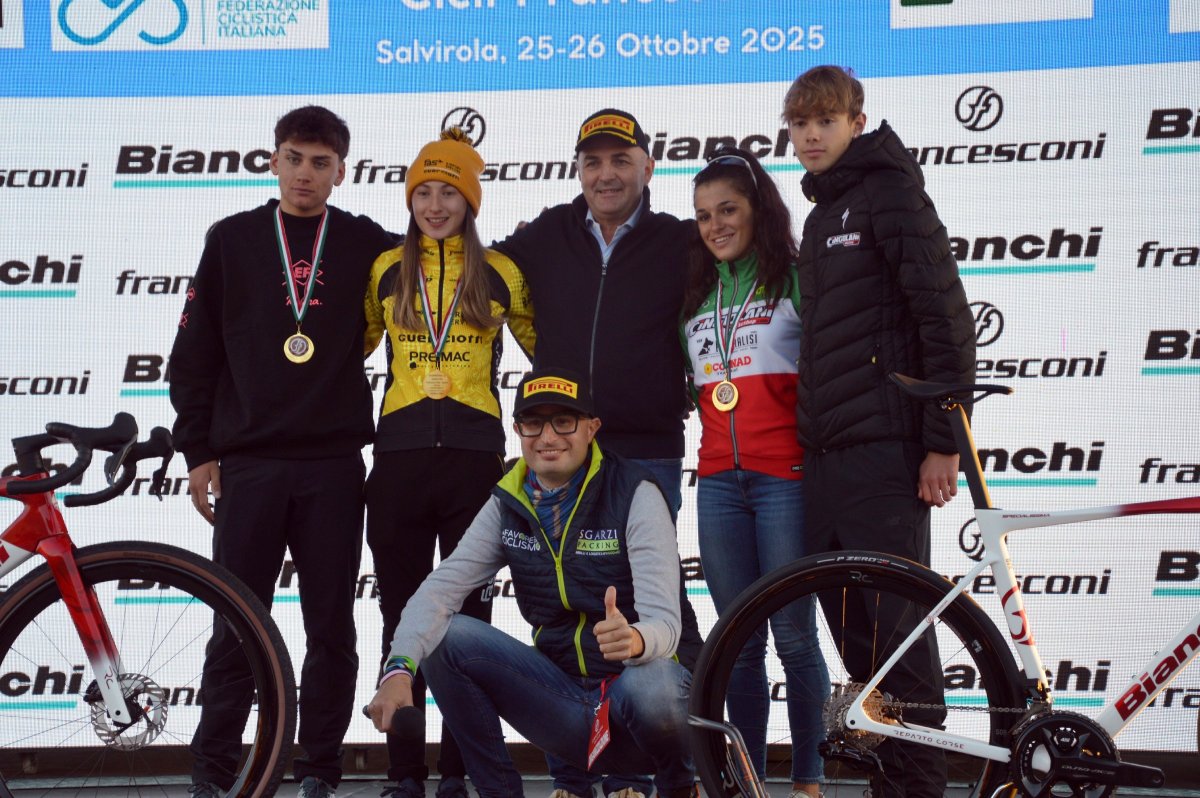 Pierluigi Francesconi con i vincitori delle prove internazionali